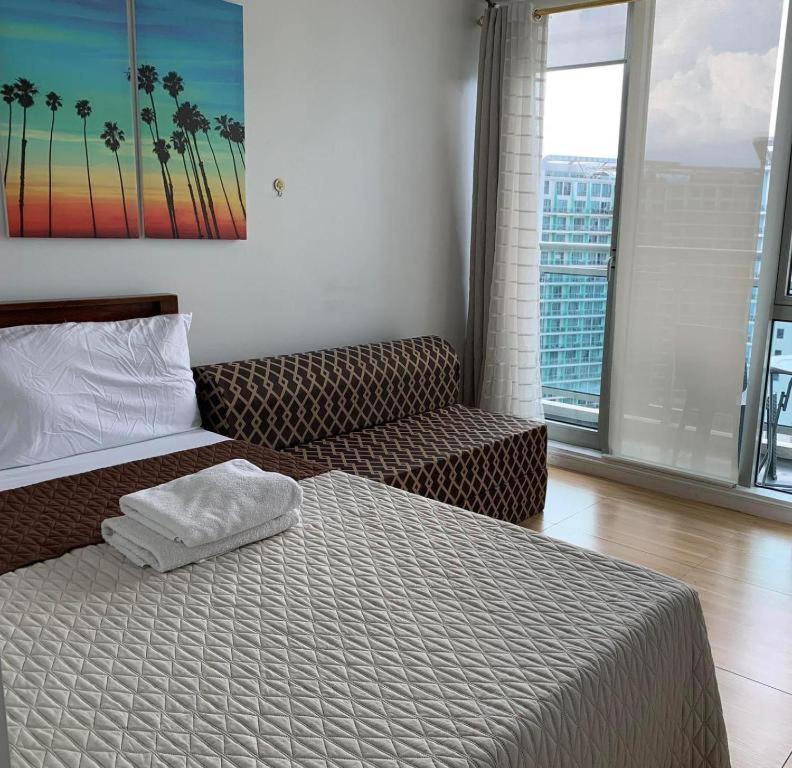 Azure C5 Man-Made Beach Balcony Multiple Units Манила Екстериор снимка
