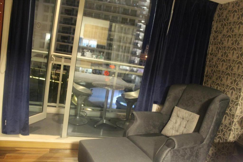 Azure C5 Man-Made Beach Balcony Multiple Units Манила Екстериор снимка