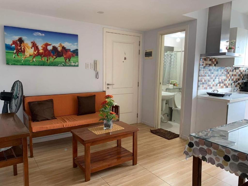 Azure C5 Man-Made Beach Balcony Multiple Units Манила Екстериор снимка