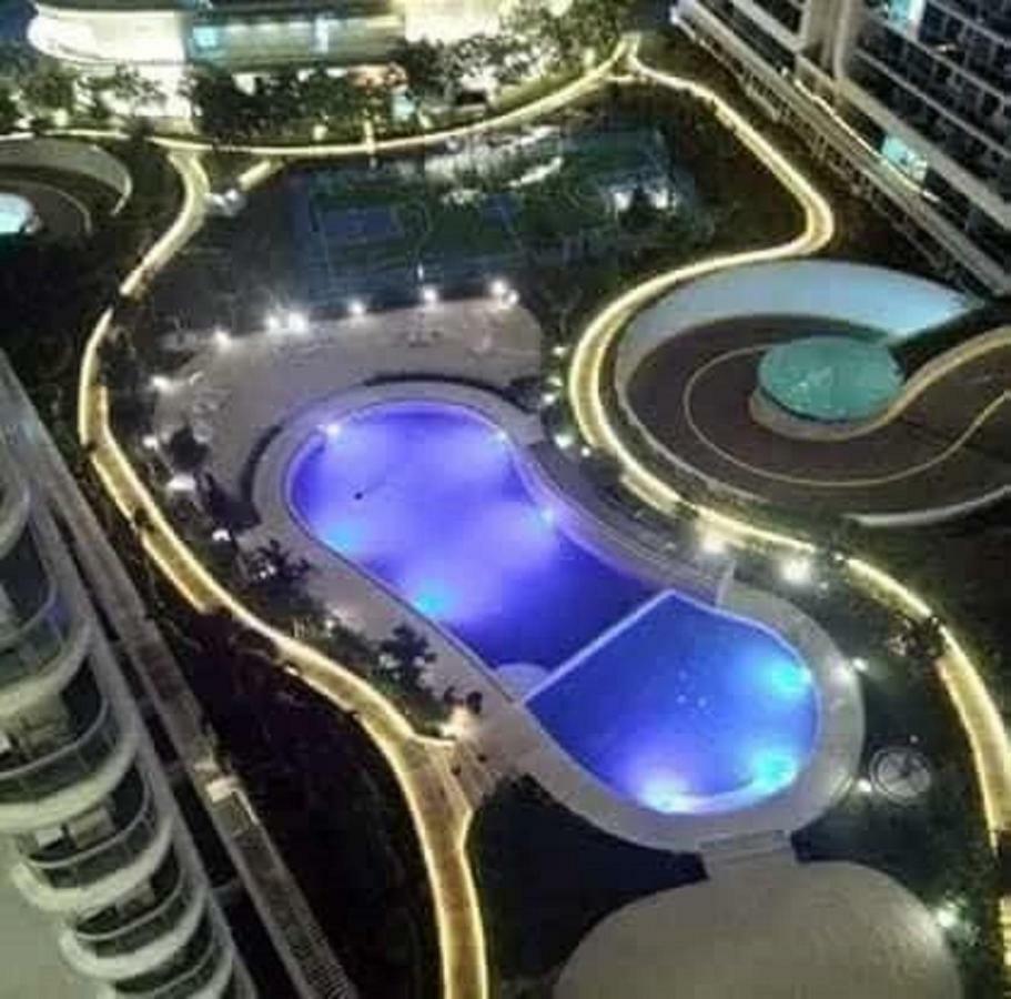 Azure C5 Man-Made Beach Balcony Multiple Units Манила Екстериор снимка