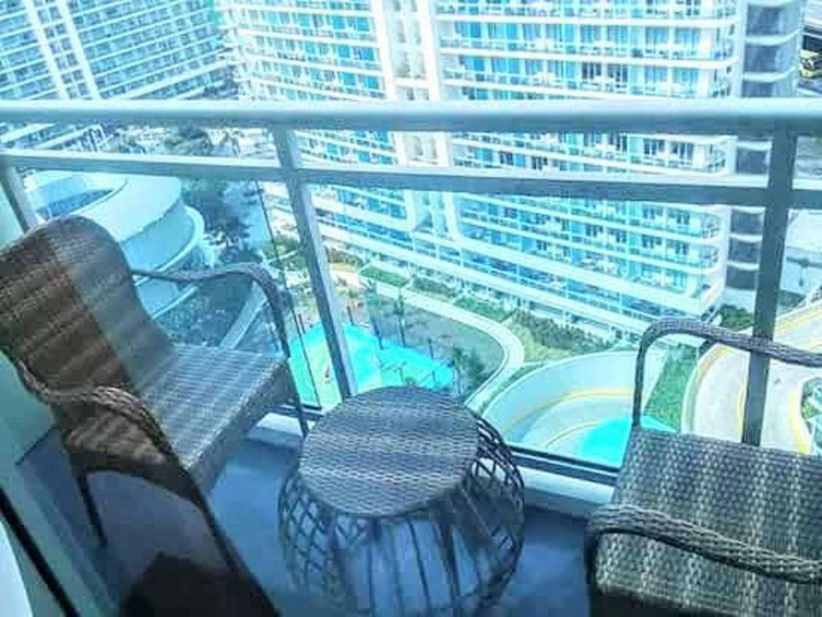 Azure C5 Man-Made Beach Balcony Multiple Units Манила Екстериор снимка