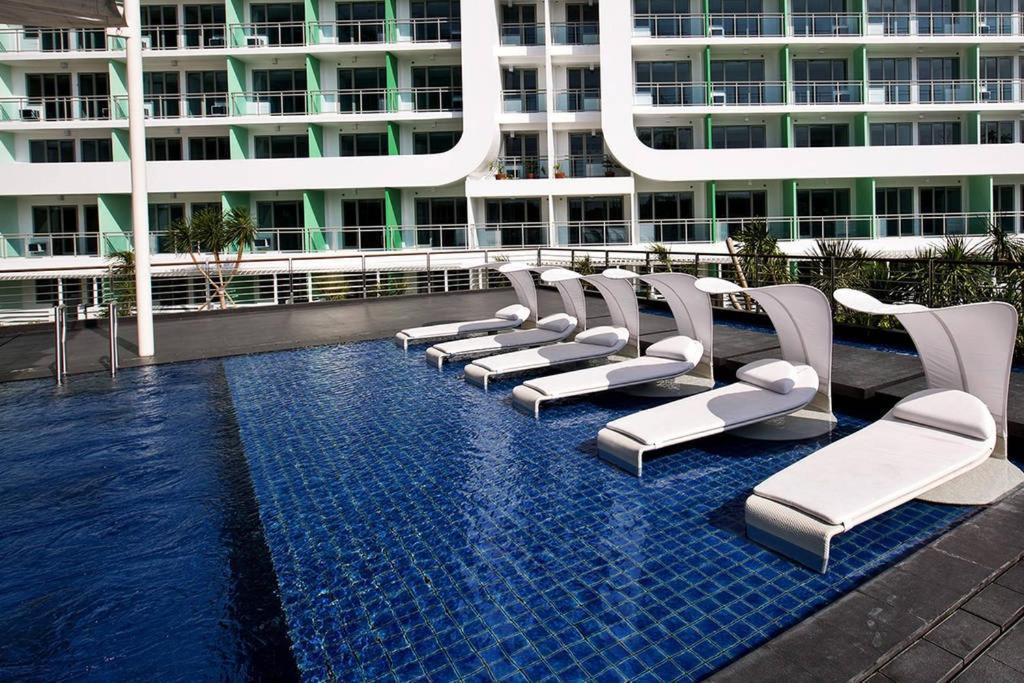 Azure C5 Man-Made Beach Balcony Multiple Units Манила Екстериор снимка